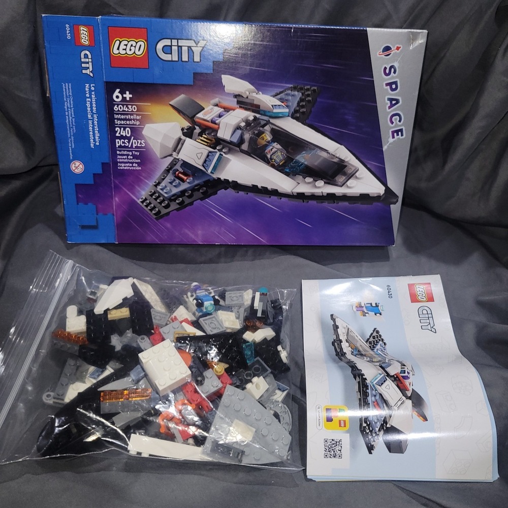 LEGO® City Interstellar Spaceship (60430) - Picture 1 of 5